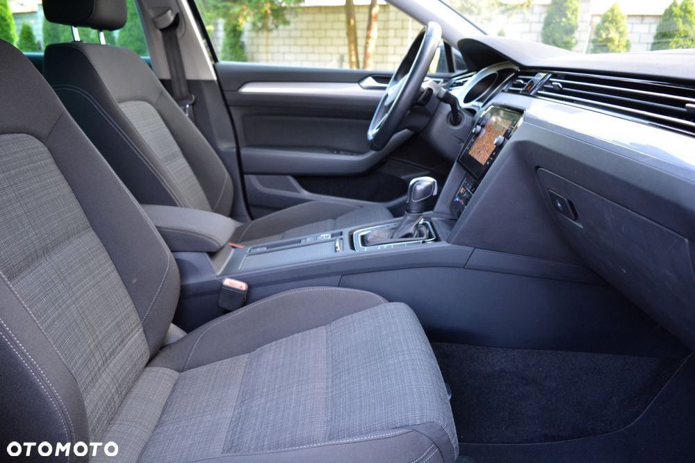 Volkswagen Passat 2.0 TDI SCR DSG Business - 11