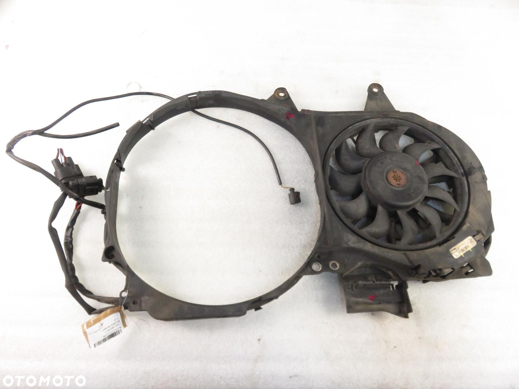WENTYLATOR CHŁODNICY AUDI A4 B6 1.9 TDI PD 8E0121205T - 1