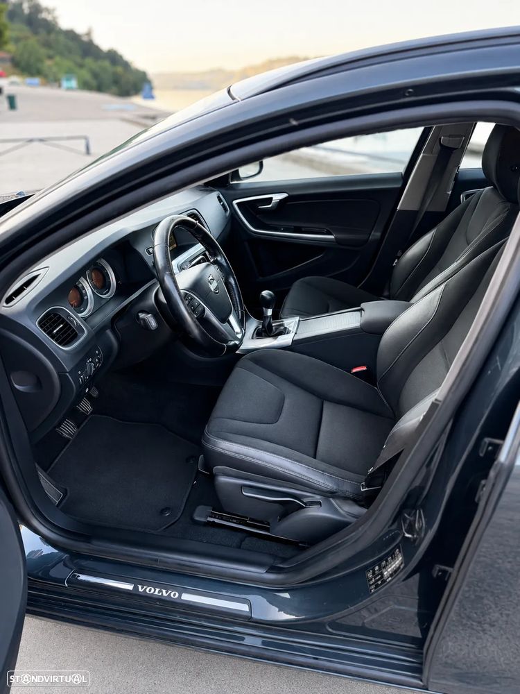 Volvo V60 1.6 D2 Drive Momentum Start/Stop - 5