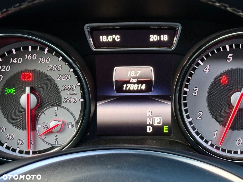 Mercedes-Benz CLA Shooting Brake 200 7G-DCT Urban - 14