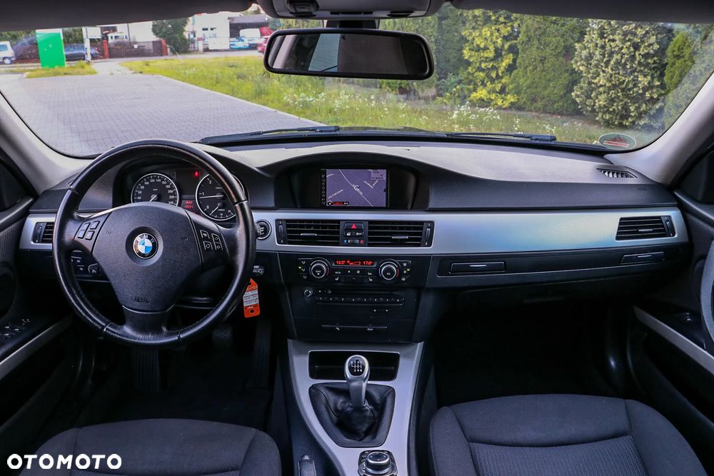 BMW Seria 3 318d - 32