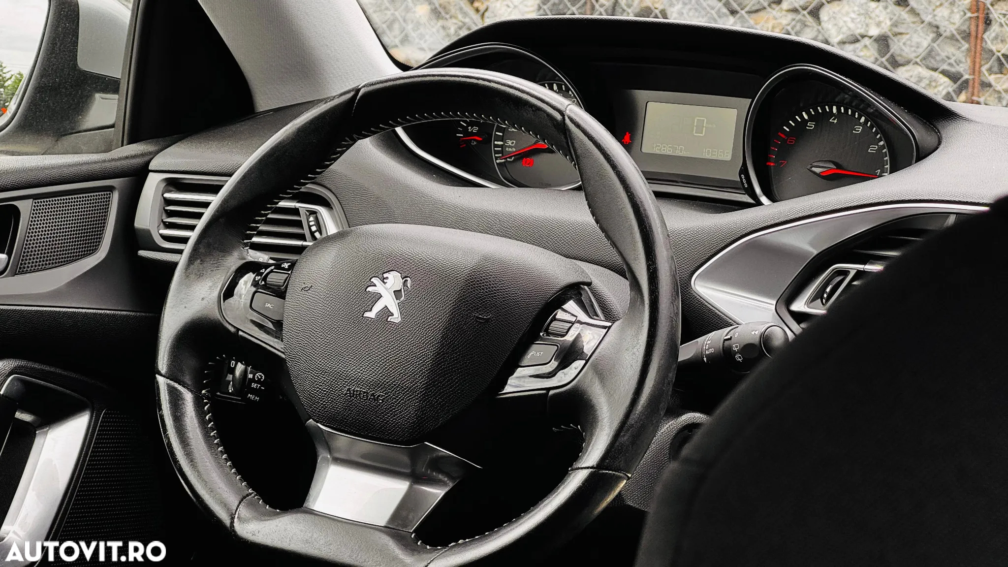 Peugeot 308 1.2 L PureTech Turbo S&S Allure Pack - 9
