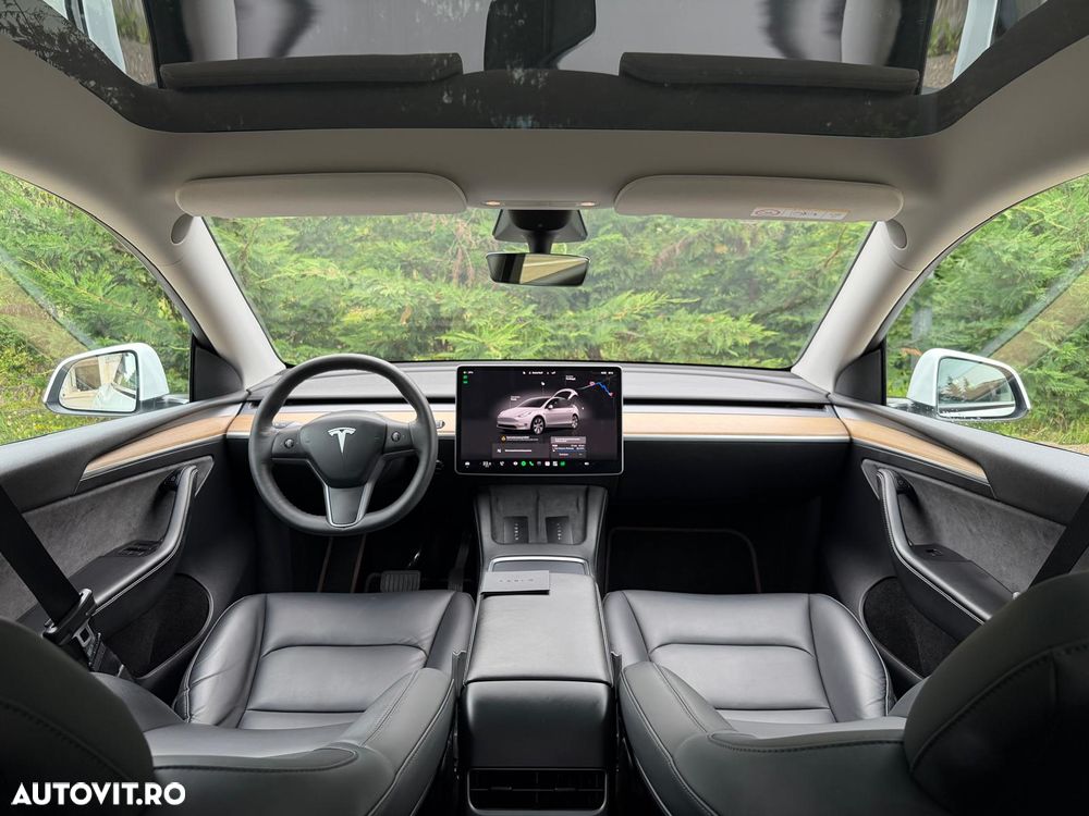 Tesla Model Y - 7