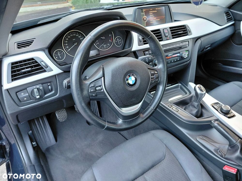 BMW Seria 3 318d Luxury Line - 11