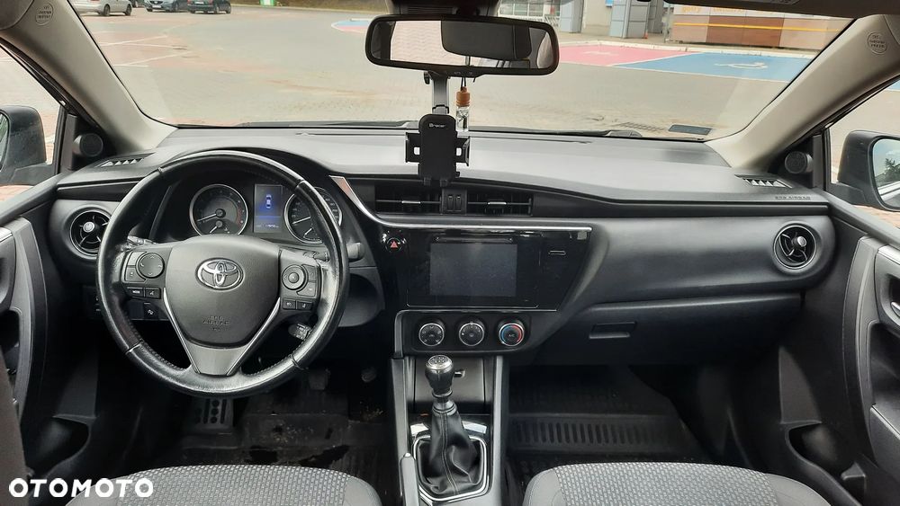 Toyota Corolla 1.6 Classic Plus - 13