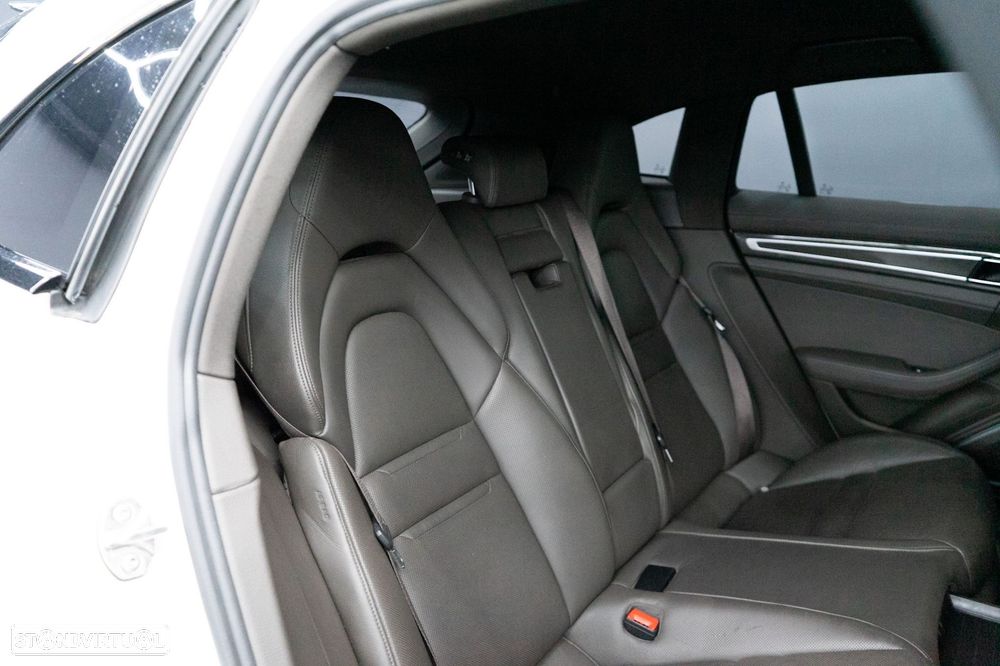 Porsche Panamera Sport Turismo 4 E-Hybrid - 8