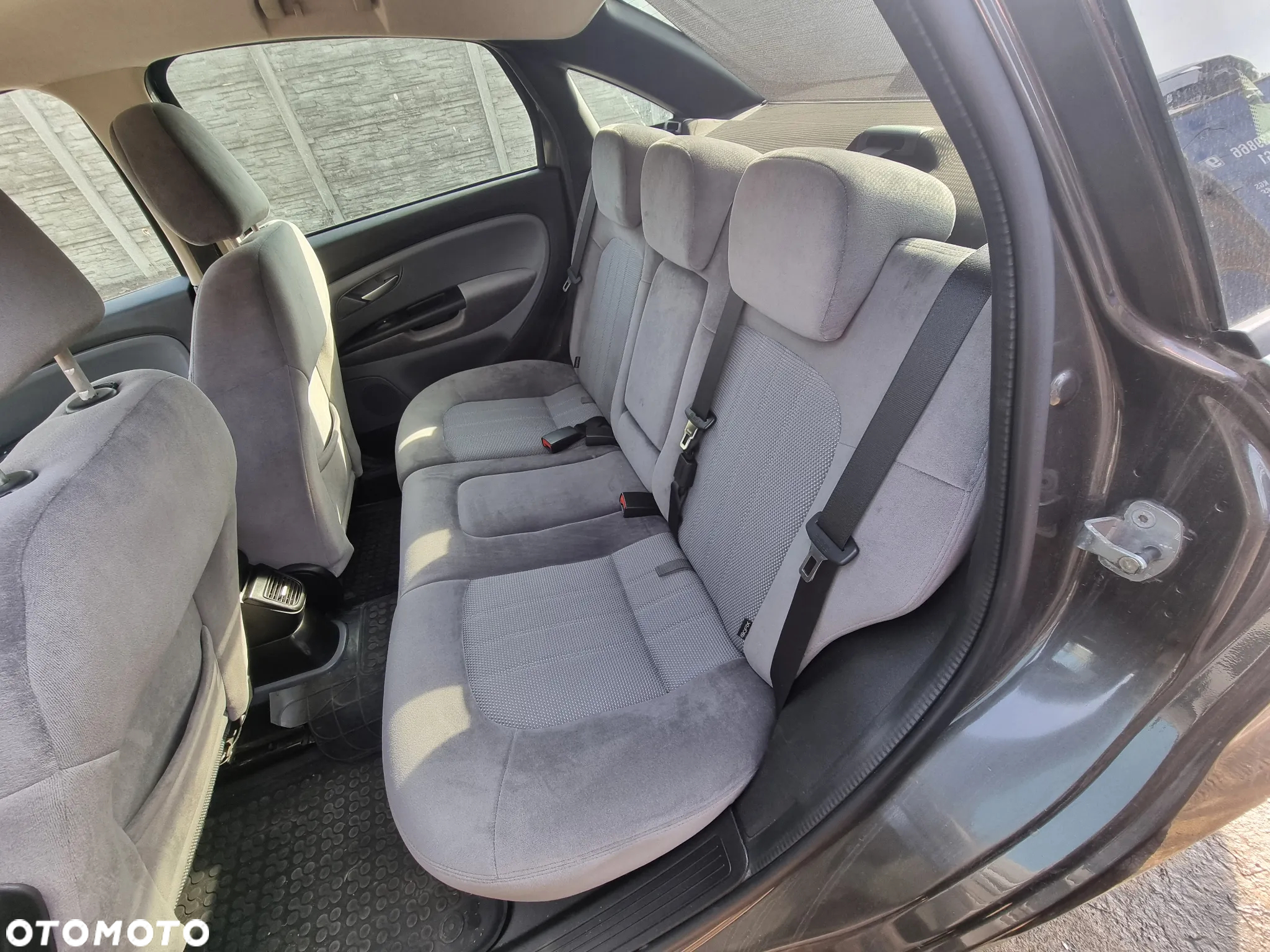 FIAT LINEA 07-15 2009 r. SEDAN fotel kierowcy i pasażera + kanapa tylna * - 4