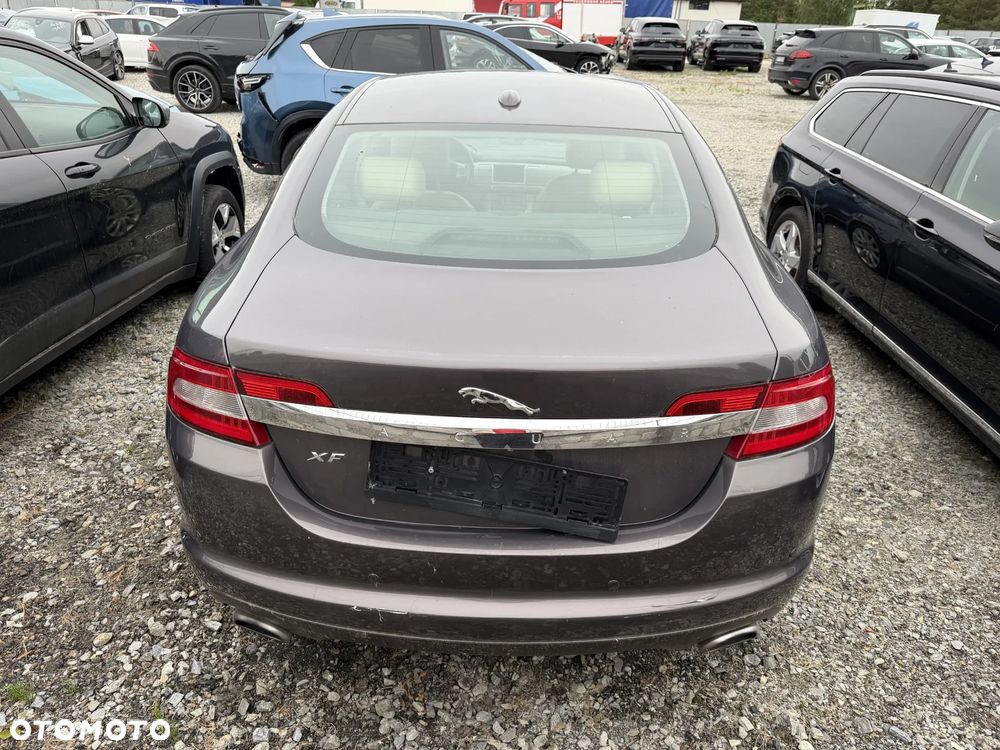 Jaguar XF 2.7 V6 D Premium Luxury - 3