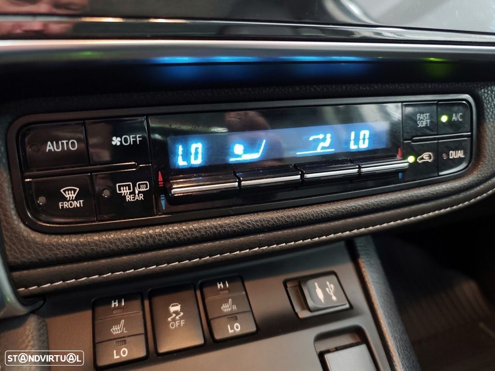 Toyota Auris Touring Sports 1.8 HSD Exclusive+Navi - 28