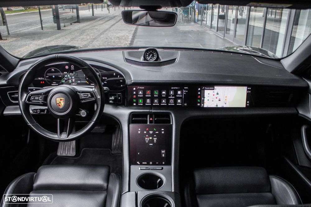 Porsche Taycan Cross Turismo 4 - 36