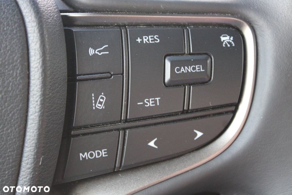 Lexus UX - 25