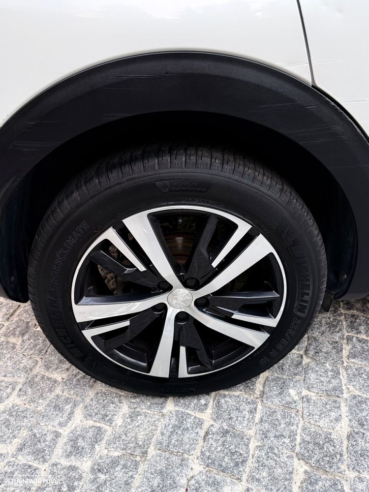 Peugeot 3008 PureTech 130 Stop & Start GPF Allure Pack - 17