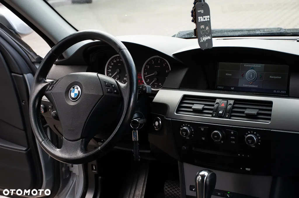 BMW Seria 5 525i Touring - 19