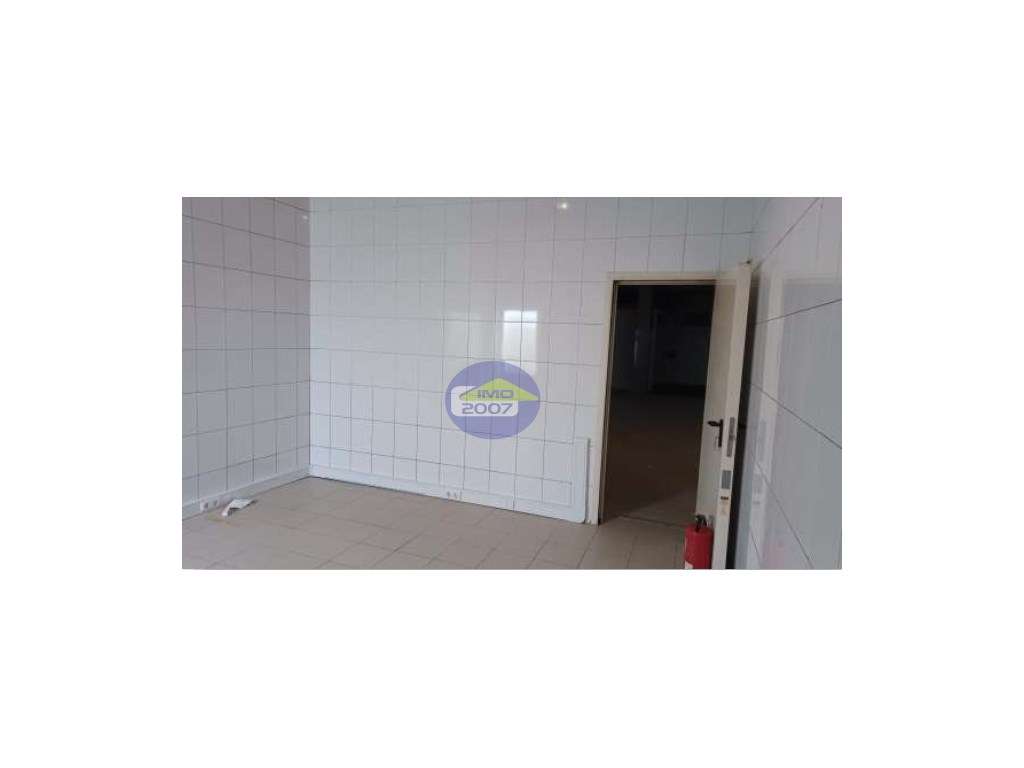 Loja para indústria em Vila Nova de Poiares - Grande imagem: 3/7