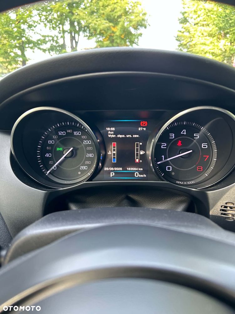 Jaguar XE 2.0 T Portfolio - 5