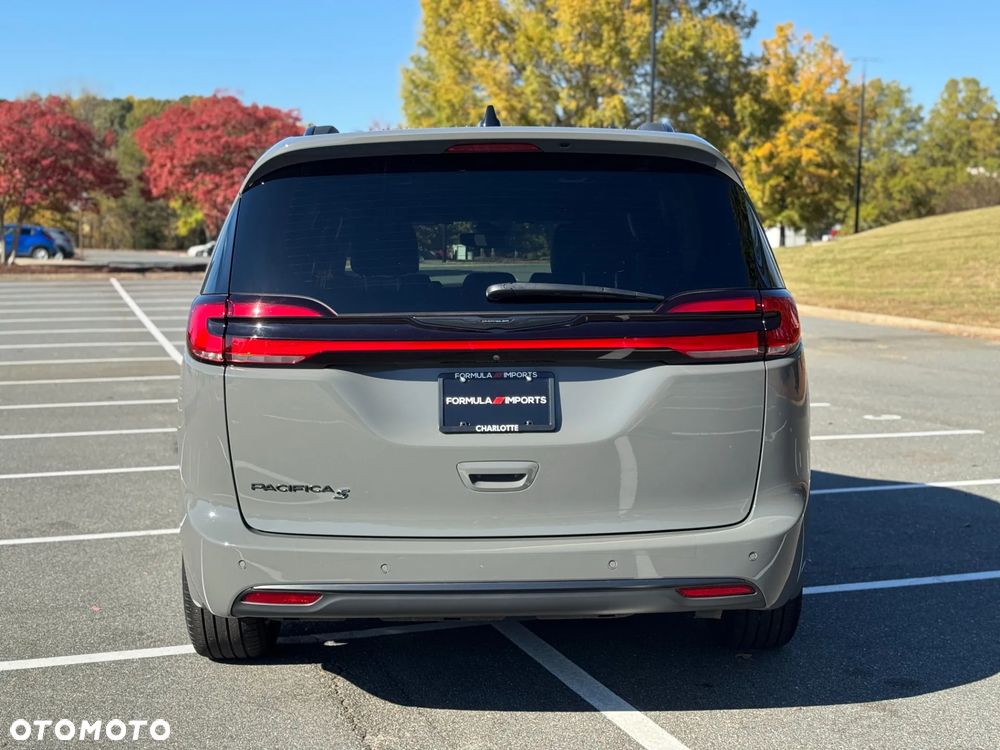 Chrysler Pacifica - 7
