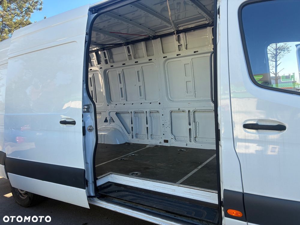 Mercedes-Benz SPRINTER - 24