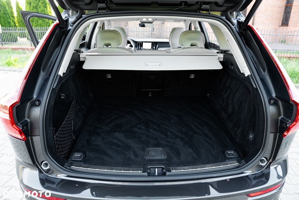 Volvo XC 60 D5 AWD R-Design - 16