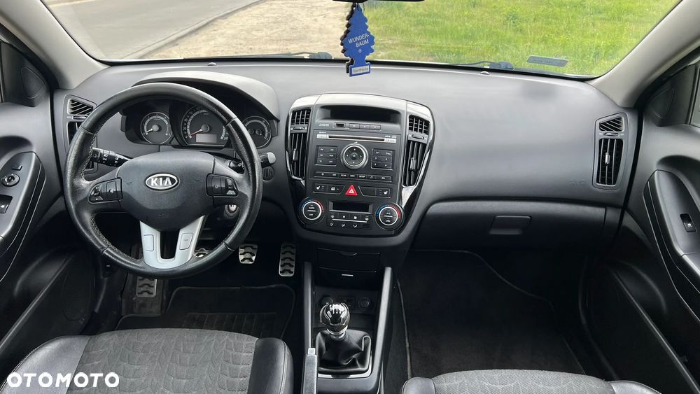 Kia Ceed - 11