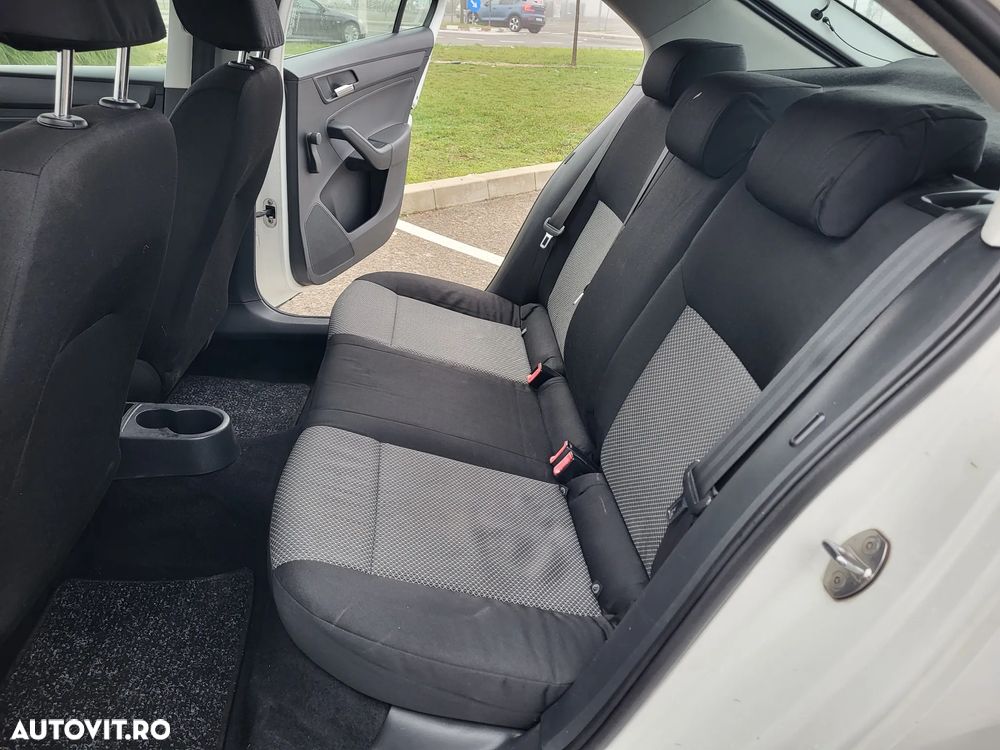 Seat Toledo 1.6 TDI DPF Ecomotive Reference Salsa - 9