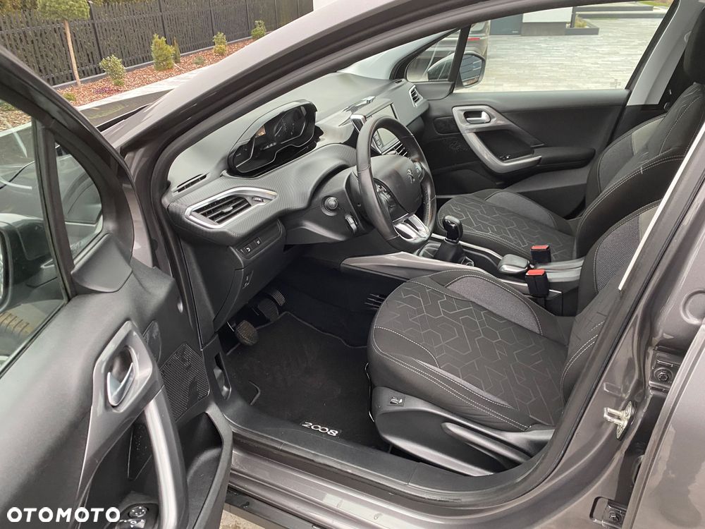 Peugeot 2008 1.2 Pure Tech Active - 8