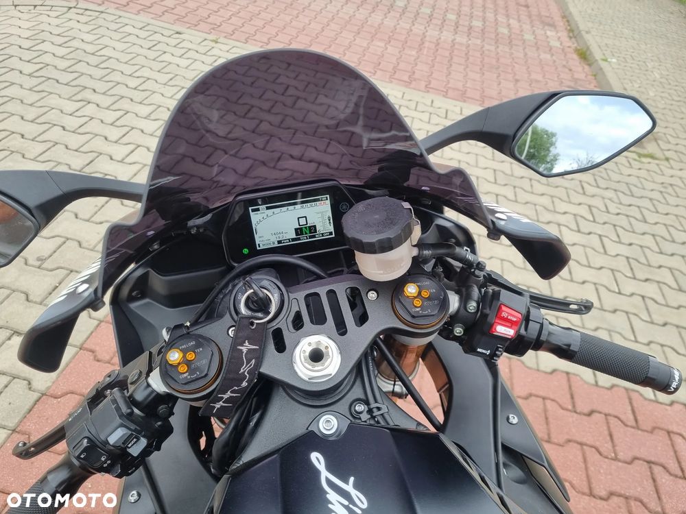 Yamaha R1 - 3