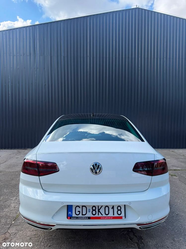 Volkswagen Passat - 11