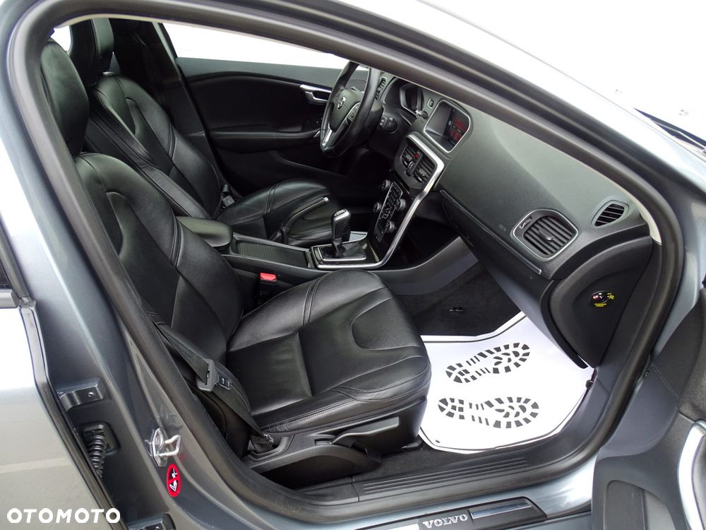 Volvo V40 D3 Momentum - 12