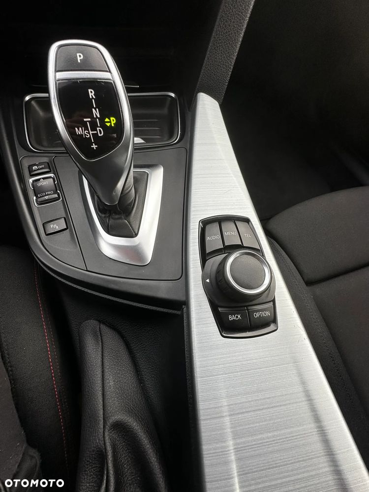 BMW Seria 3 320i Sport-Aut Sport Line - 9