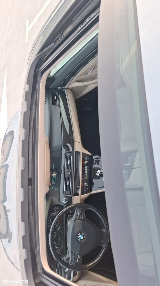 BMW Seria 5 535i xDrive - 39