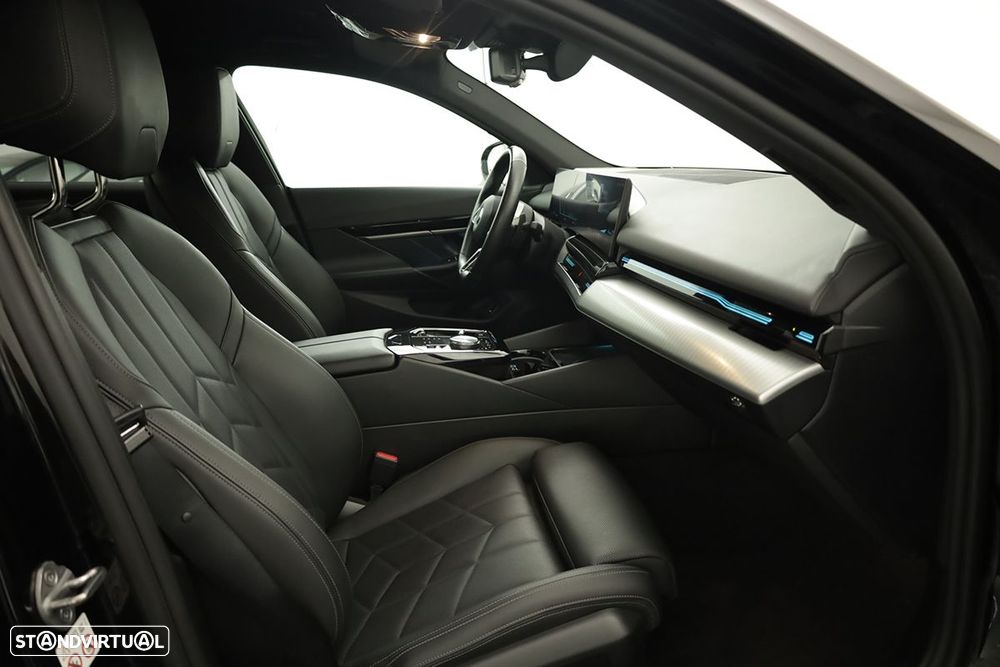 BMW 520 d Pack Desportivo M - 23