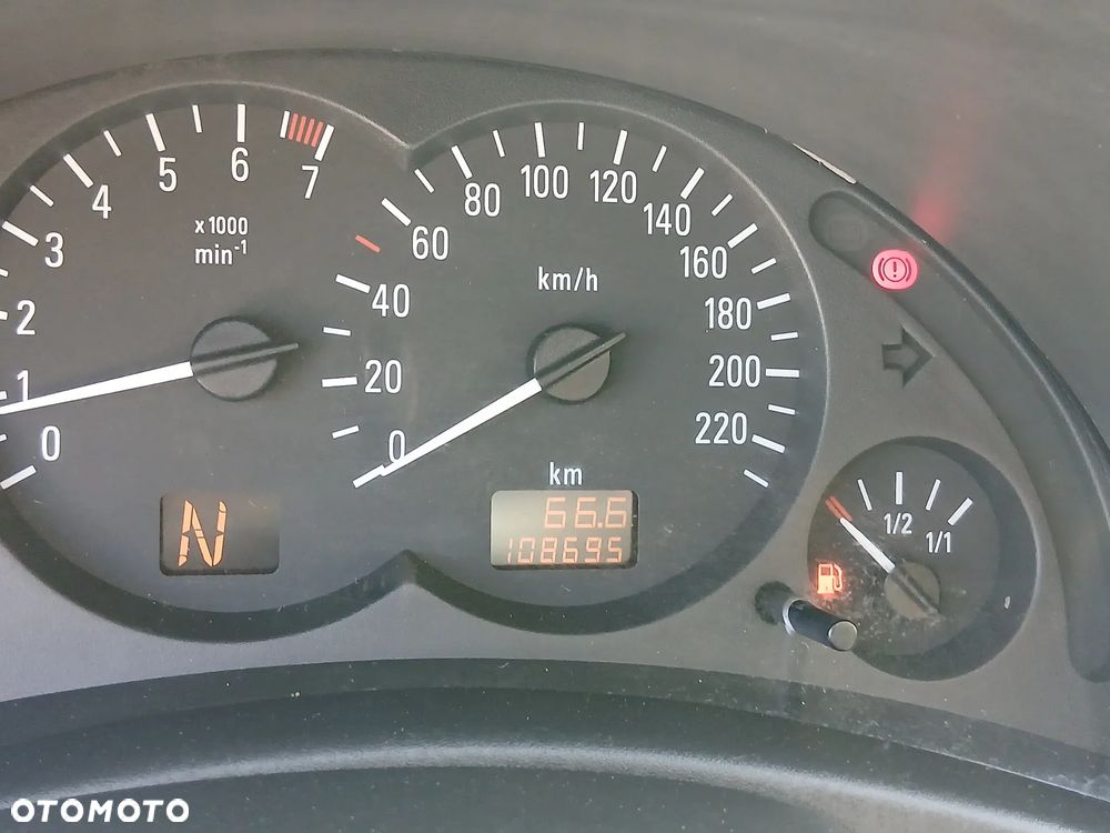 Opel Corsa 1.0 12V NJoy Easytronic - 9