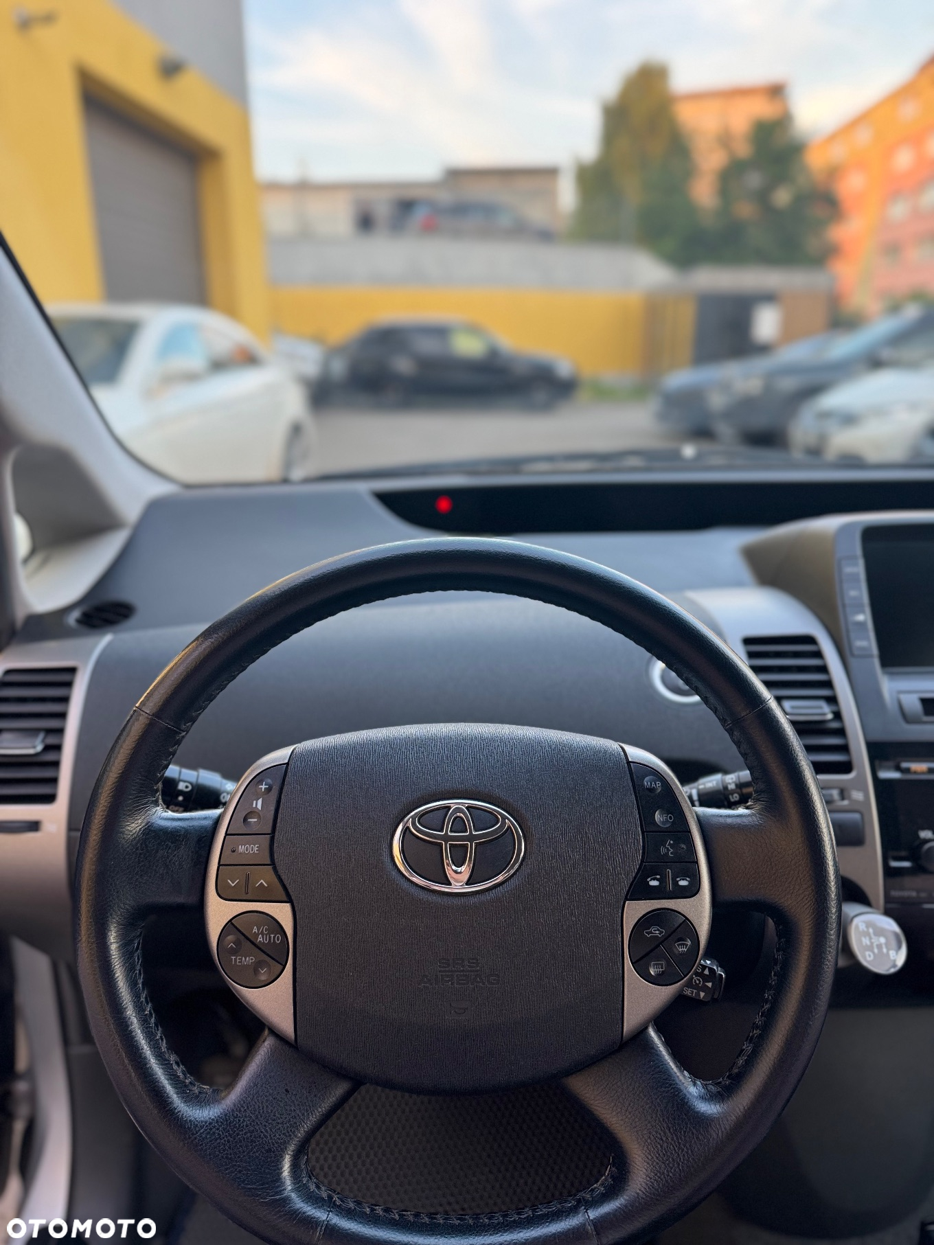 Toyota Prius (Hybrid) Executive - 12