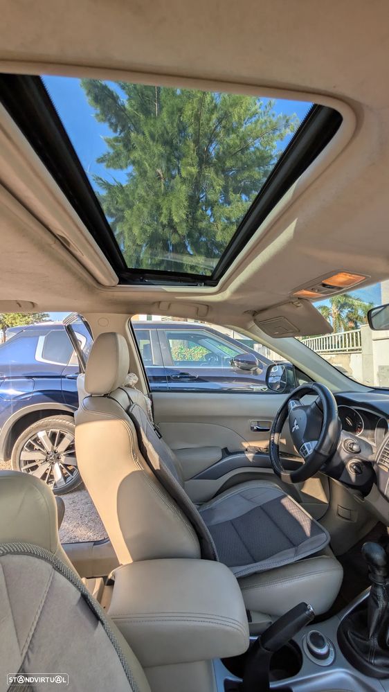 Mitsubishi Outlander 2.0 DI-D Instyle 4WD - 5