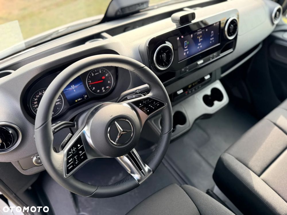 Mercedes-Benz Sprinter - 32