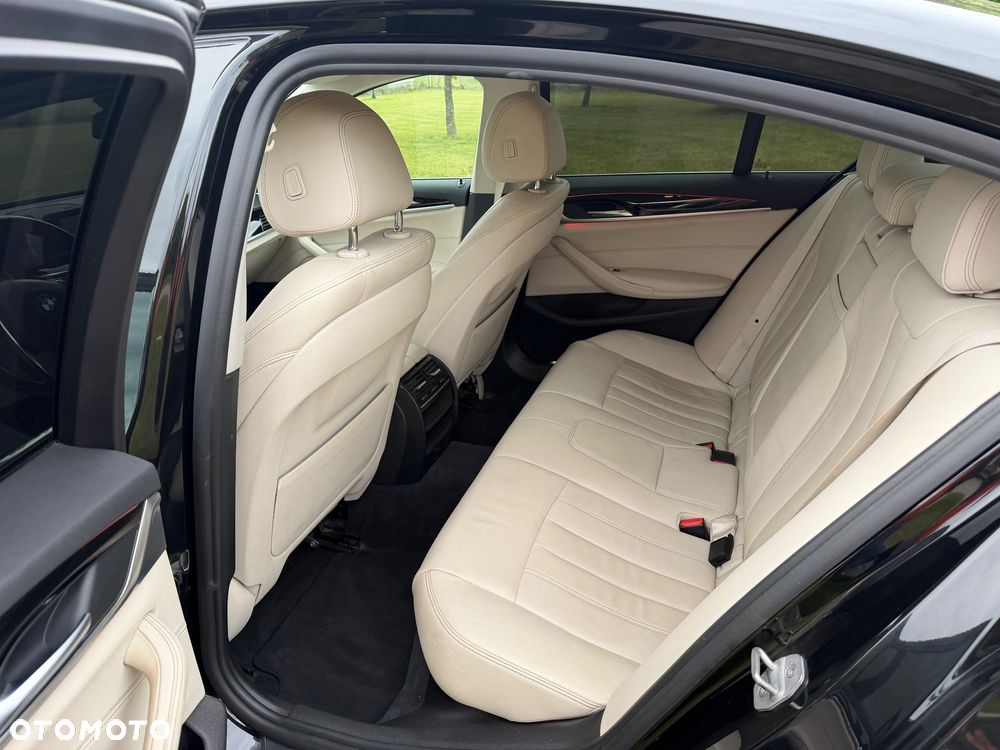 BMW Seria 5 520d xDrive - 13