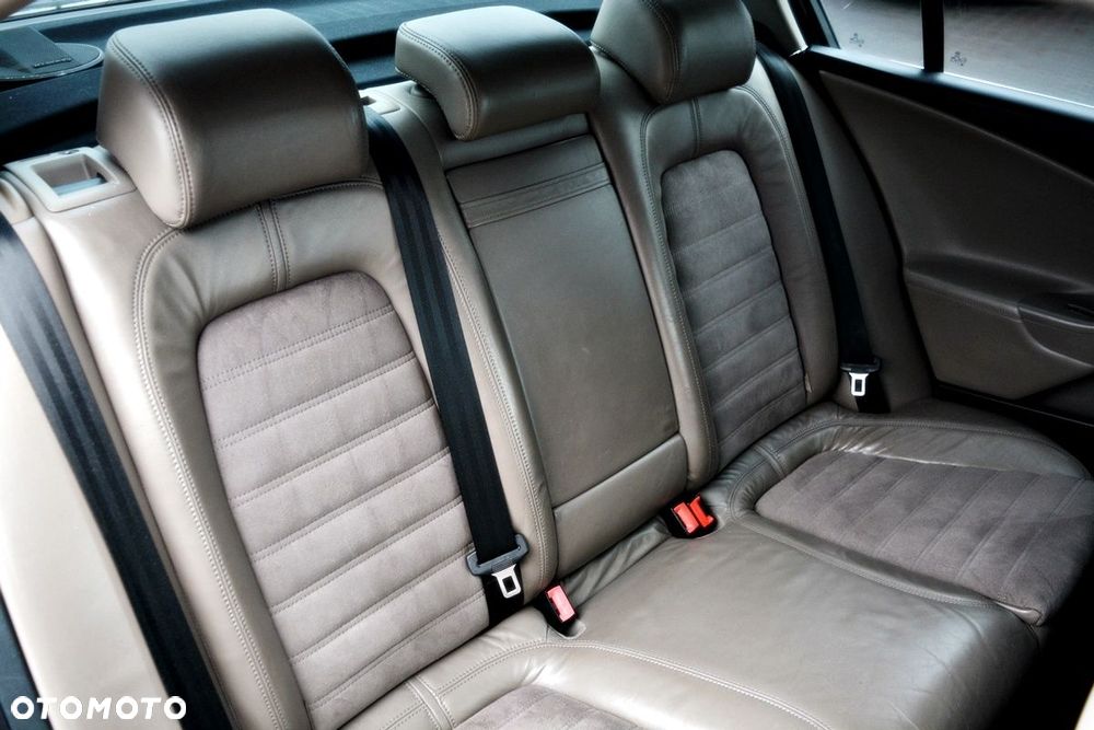 Volkswagen Passat 2.0 TDI DPF Highline - 20