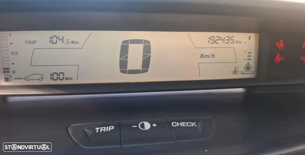 Citroën C4 1.4 16V SX - 8