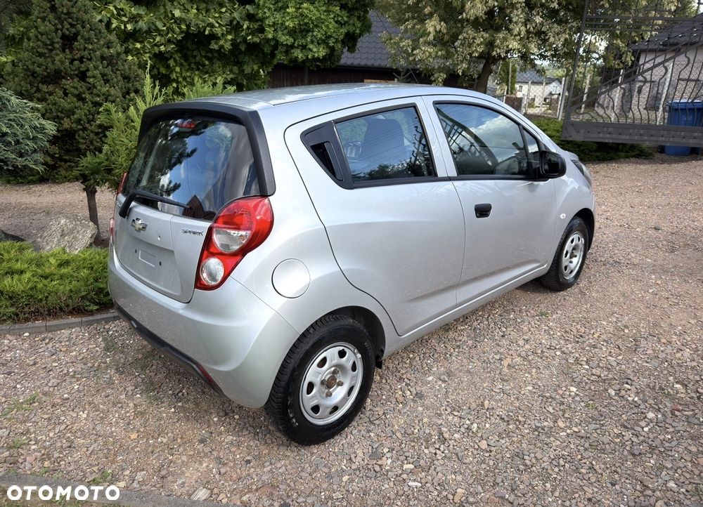 Chevrolet Spark 1.0 + - 12