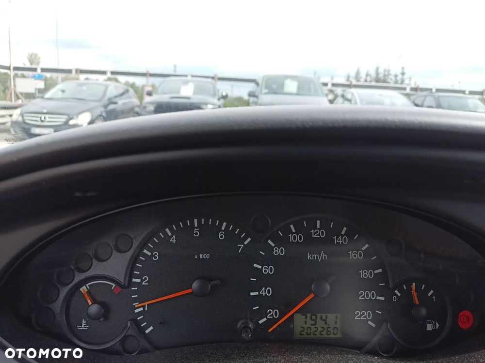 Ford Focus 1.6 Ambiente - 8