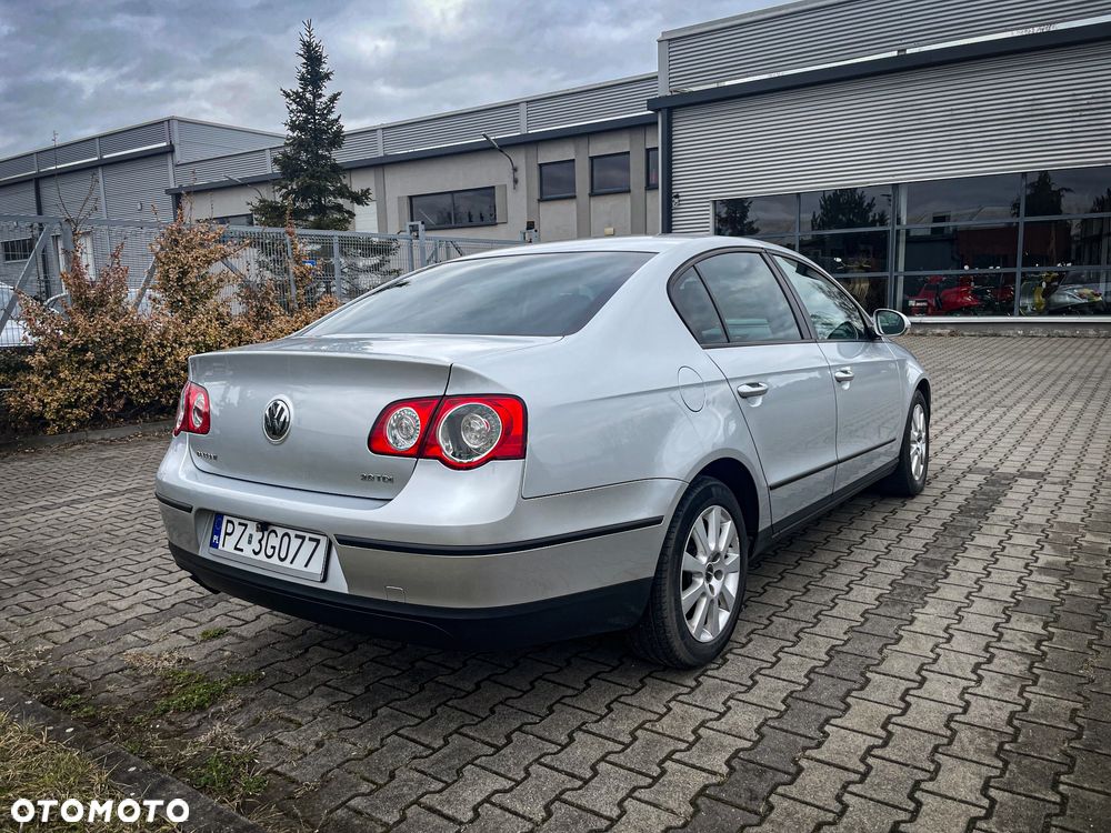 Volkswagen Passat 2.0 TDI Comfortline - 4