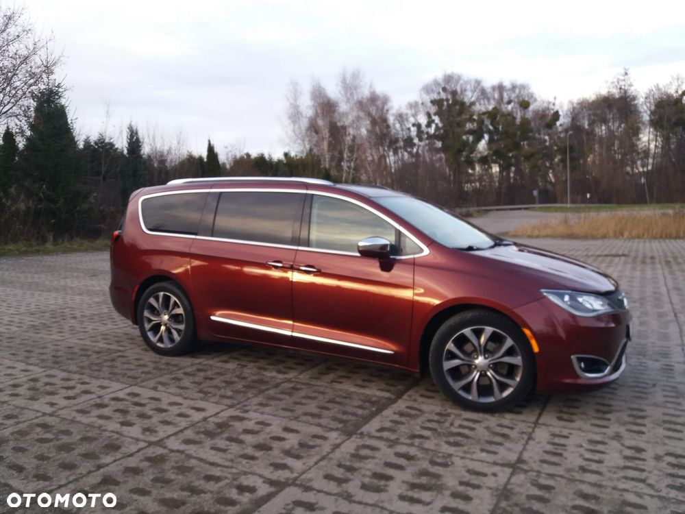 Chrysler Pacifica - 11