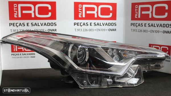 Farol Toyota C-HR