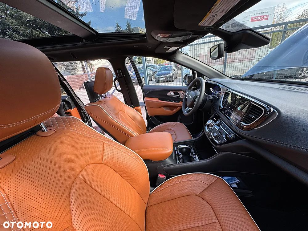 Chrysler Pacifica - 4