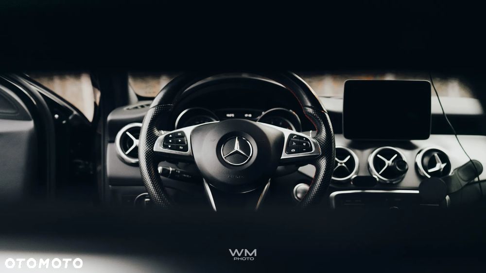 Mercedes-Benz GLA 200 7G-DCT AMG Line - 15