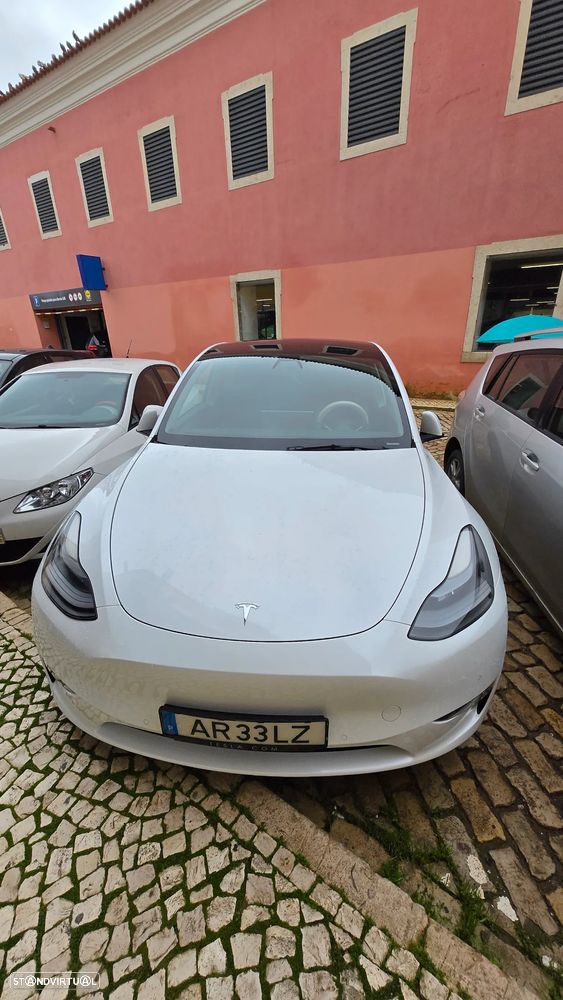 Tesla Model Y - 9