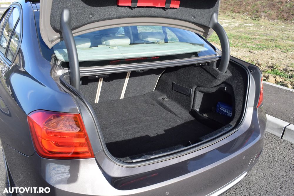 BMW Seria 3 320d Aut. Modern Line - 26