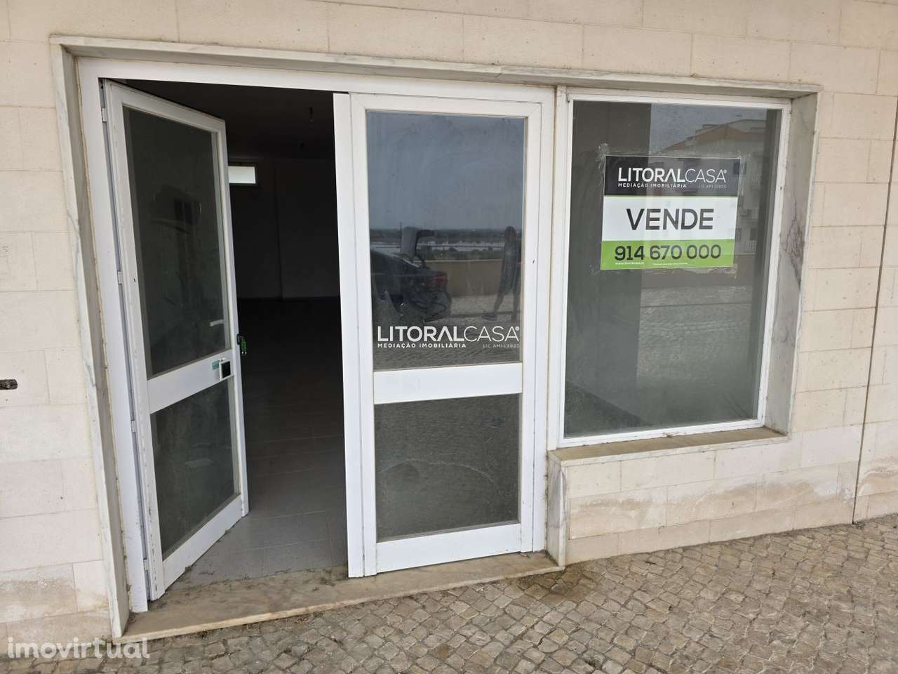 Loja com 71 m2 e Lugar de Garagem - Grande imagem: 2/19