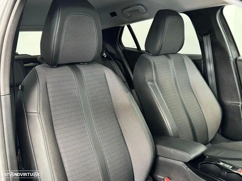 Peugeot 2008 1.5 BlueHDi Allure EAT8 - 23