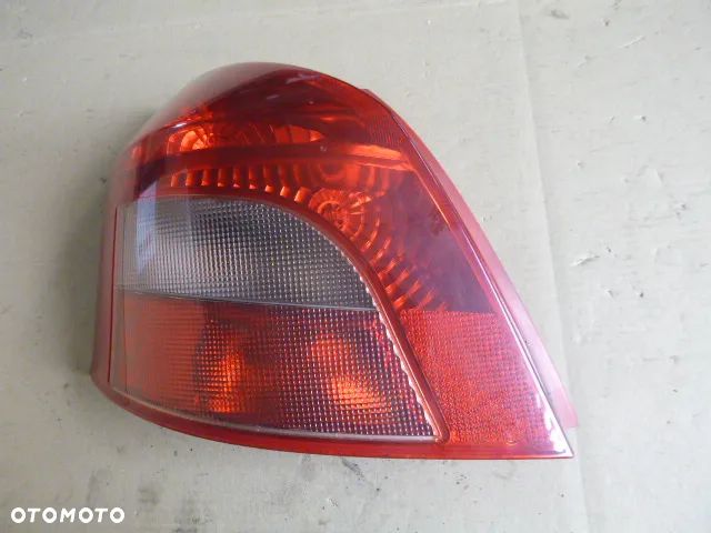 LAMPA LEWY TYŁ LEWA TYLNA TOYOTA YARIS II 5D 05-09 - 10